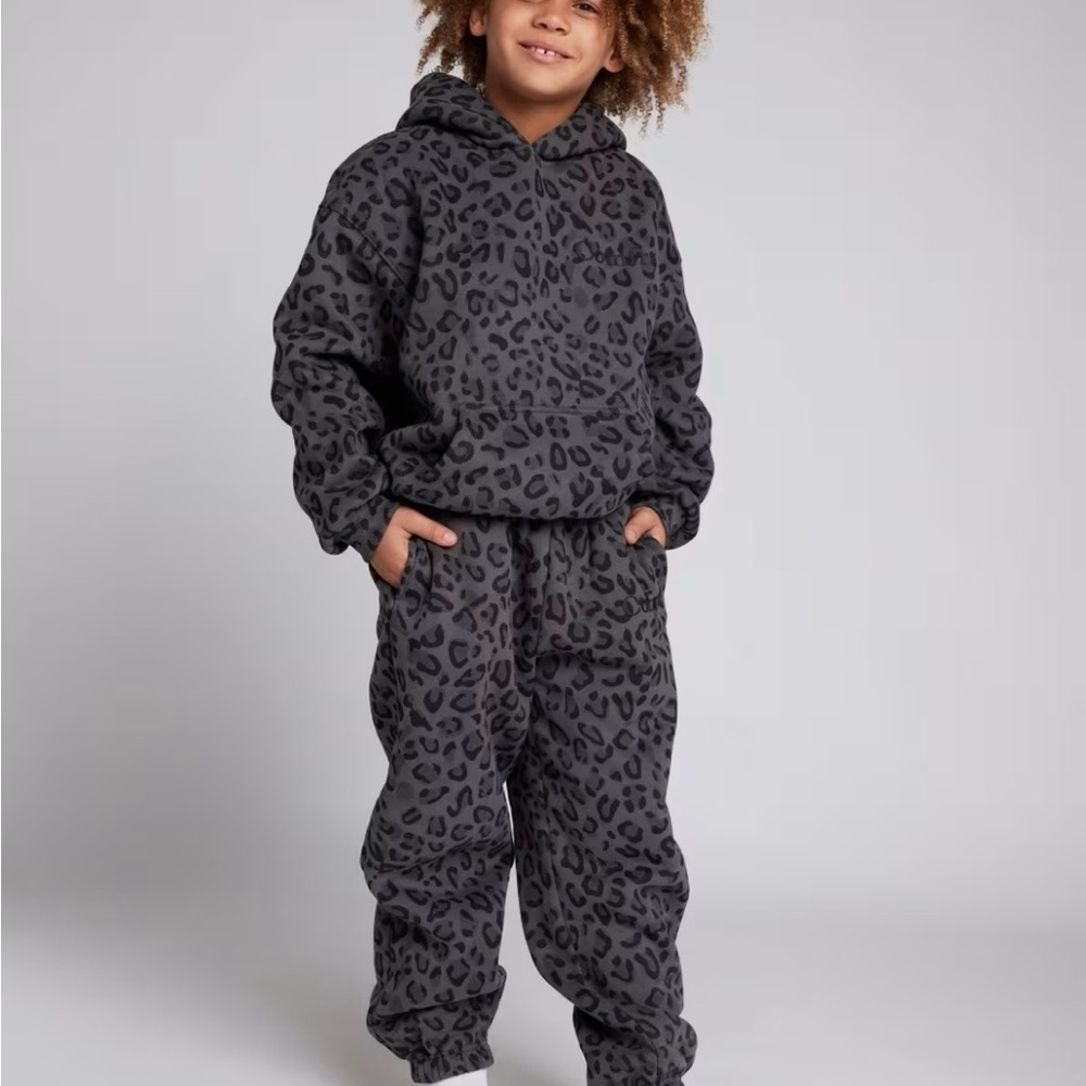 Cozy Gray Leopard Kids Set by Comfrt